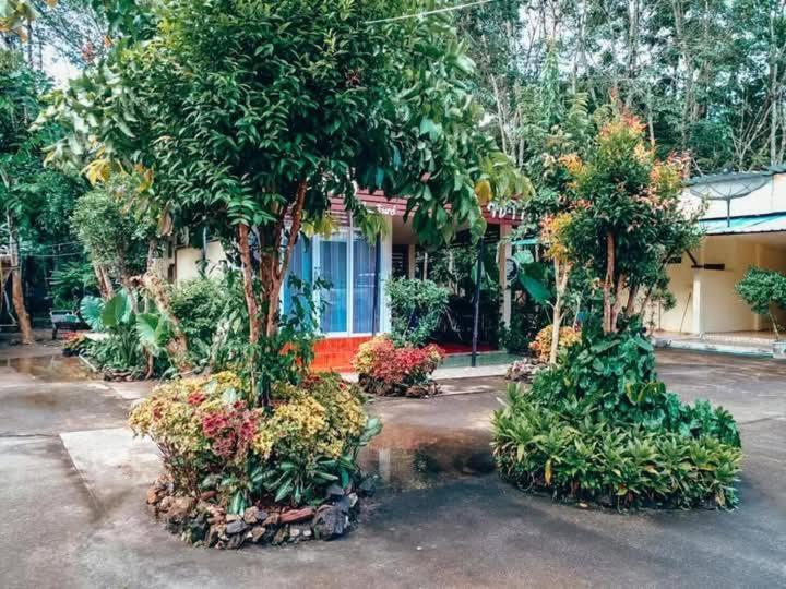 Song Pee Nong Resort Phattalung Phatthalung Esterno foto